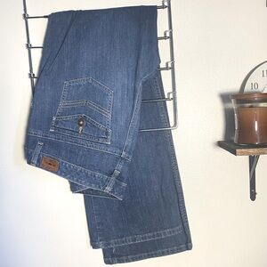 Tommy Hilfiger Freedom Boot Jeans. Size 12R
medium wash